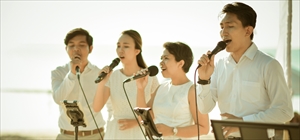 シンガー1名＆キーボード　¥40,000<br>シンガー2名＆キーボード　¥44,000<br> シンガー3名＆キーボード　¥48,000<br>演奏時間60分