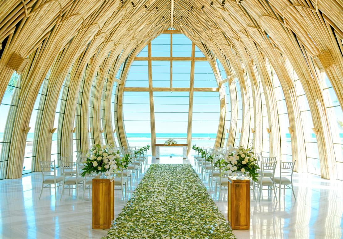 ジ・アプルヴァ・ケンピンスキ・バリ結婚式　オーシャンフロント・チャペル・ウェディング　バリ島挙式プラン