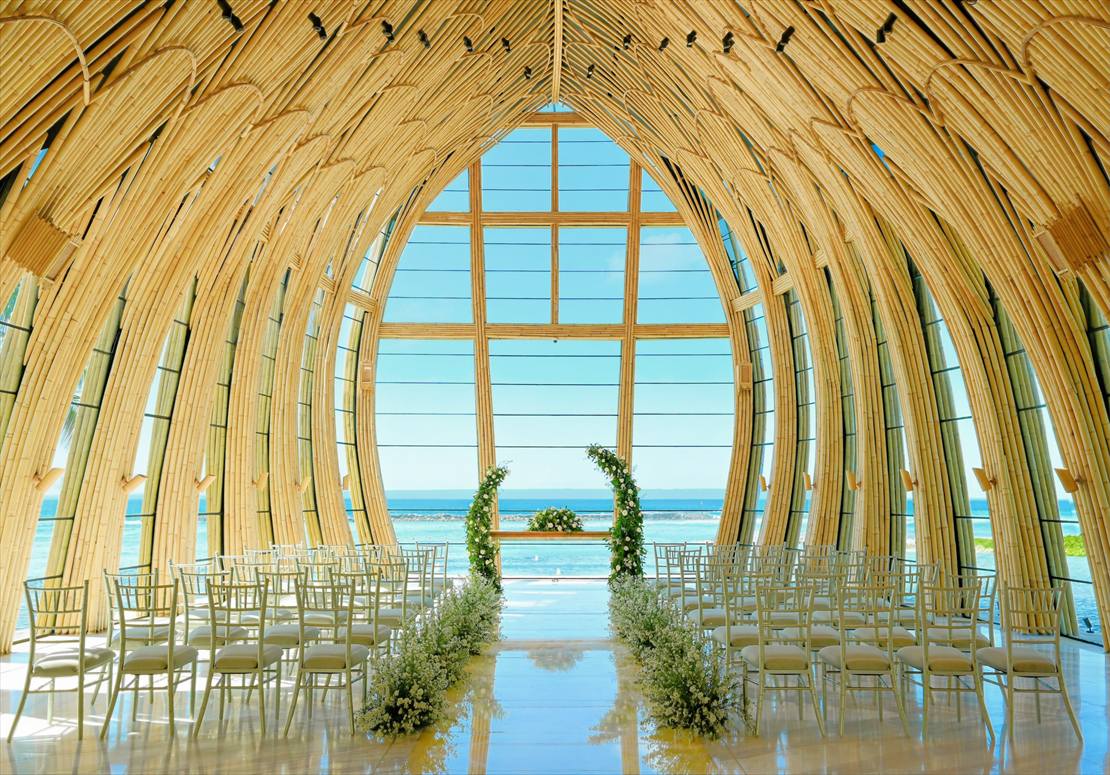 ケンピンスキ・バリ挙式・結婚式　オーシャンフロント・アプルヴァ・チャペル・ウェディング