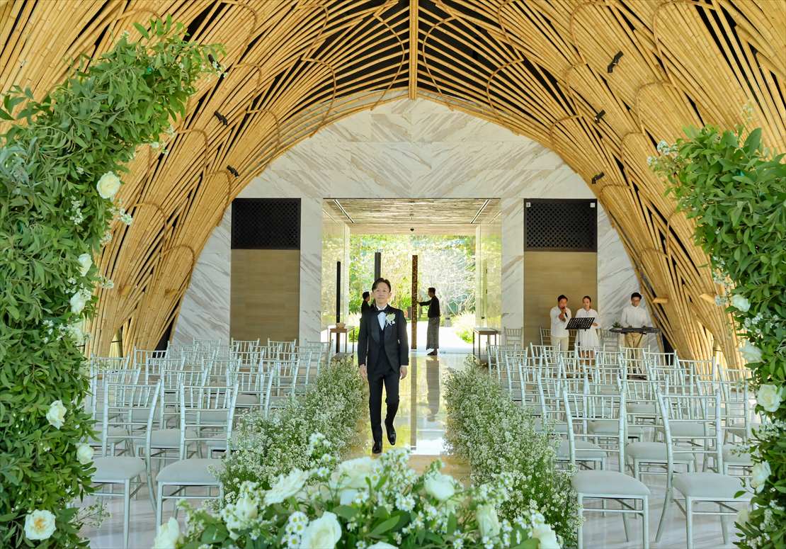 アプルヴァ・チャペル挙式　新郎様バージンロード入口