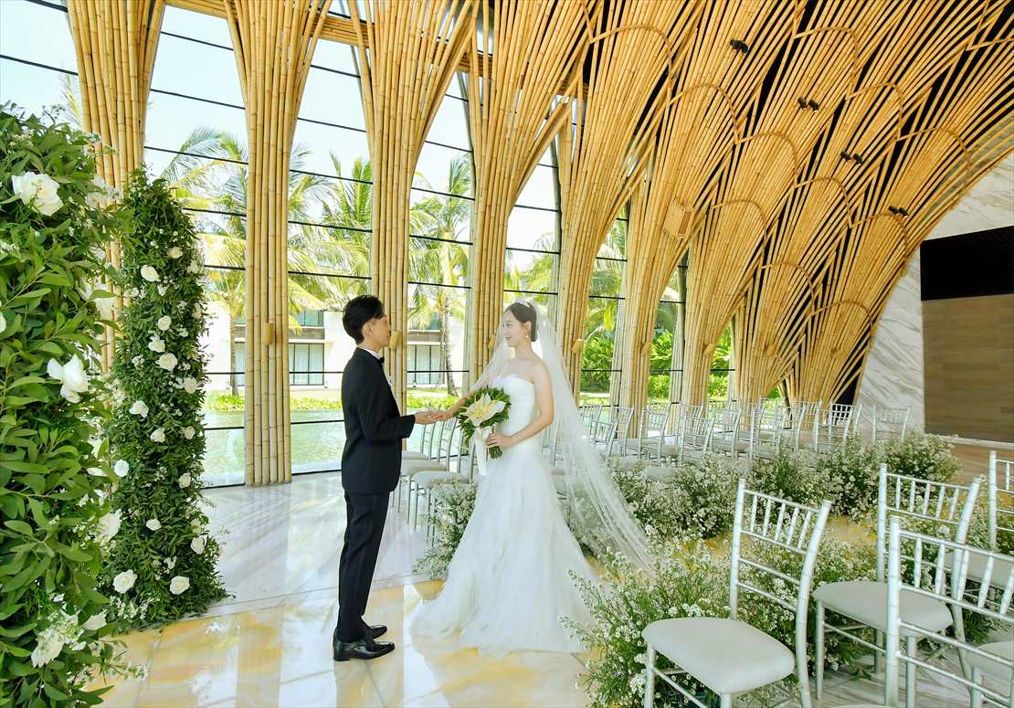 ケンピンスキ・バリ・ウェディング　新婦様バージンロード入口