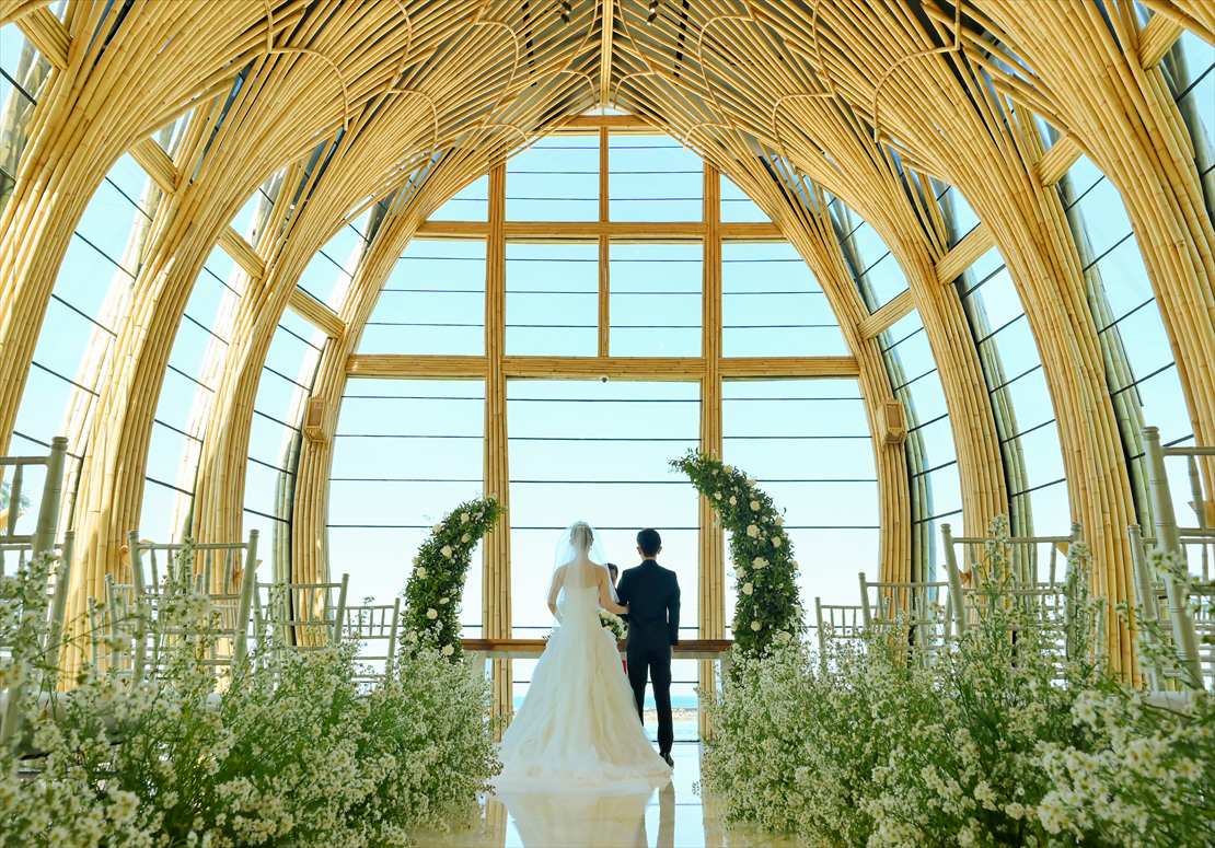 バリ島ウェディング　生花アイルサイドフラワー挙式シーン