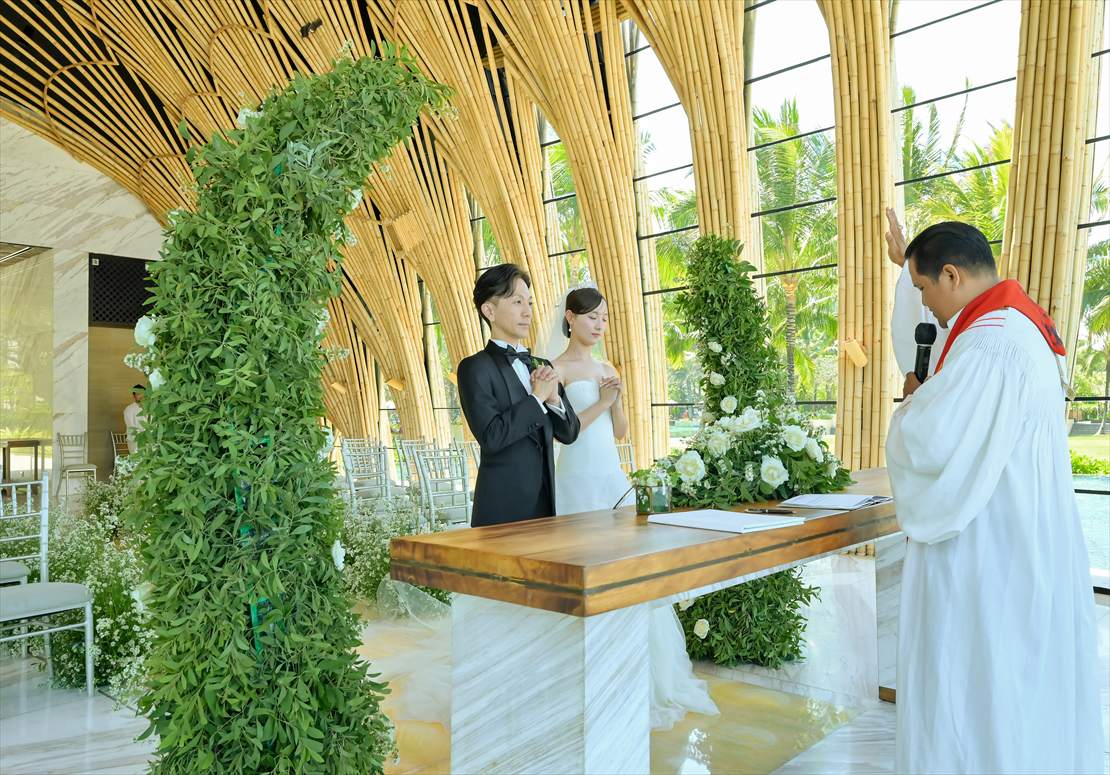 アプルヴァ・チャペル・バリ・ウェディング 荘厳な挙式シーン