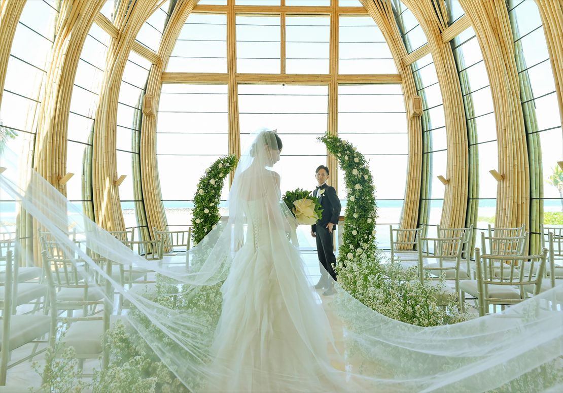 バリ島ウェディング　ロングベール挙式後撮影