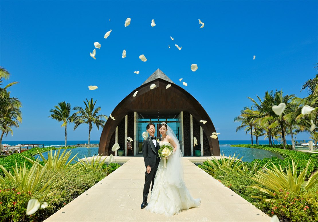 オーシャンフロント・チャペル　バリ挙式フラワーシャワー 生花ホワイト