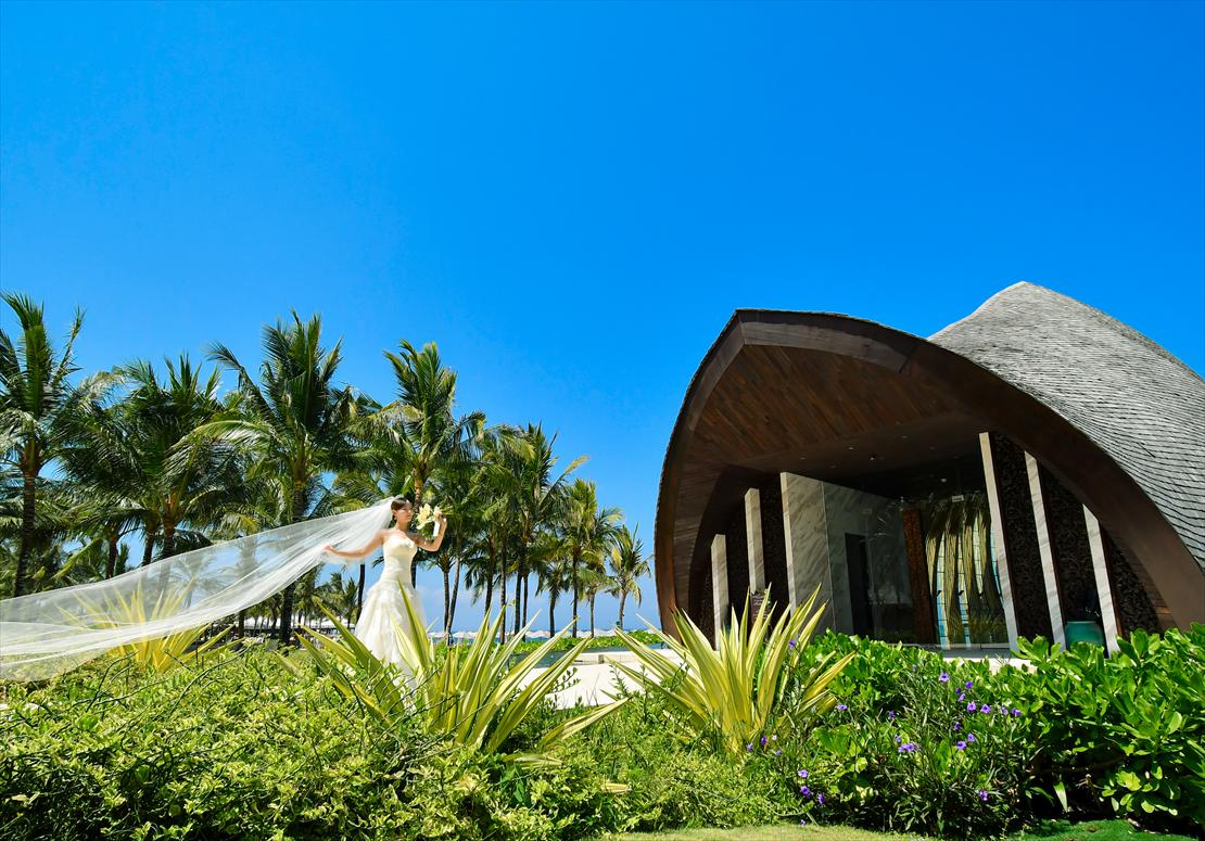 バリ島結婚式　挙式後ロングベール撮影