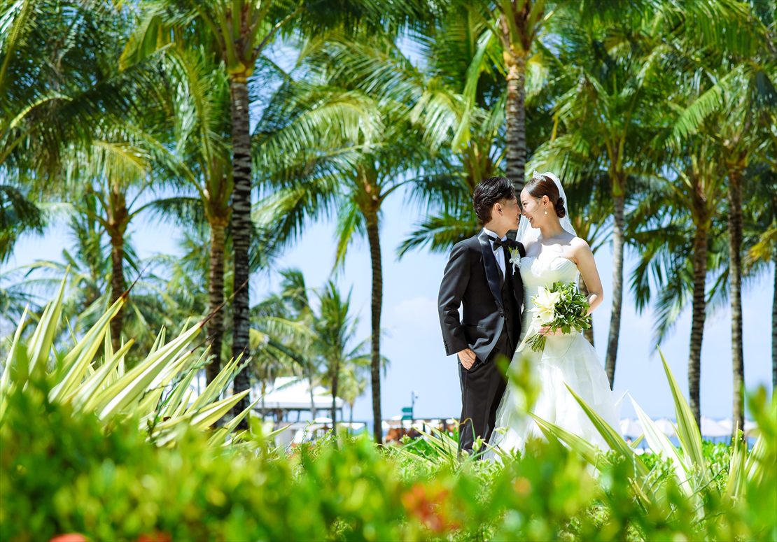 バリ島ウェディング　椰子の木が生い茂るガーデン