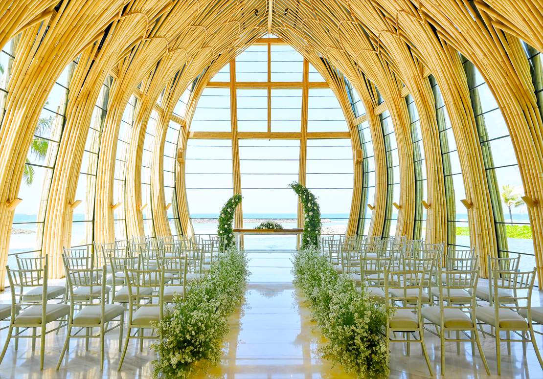 バリ島ウェディング　挙式会場内 生花装飾全景
