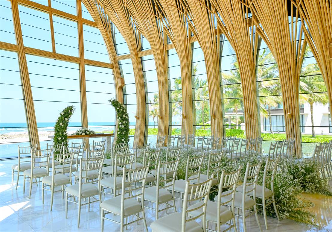 ケンピンスキ・バリ・ウェディング　椰子の木に囲まれた美しいチャペル