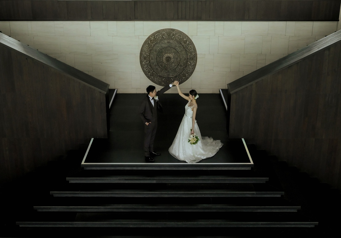 幻想的なロビー下の回廊　ケンピンスキ・バリ・フォトウェディング