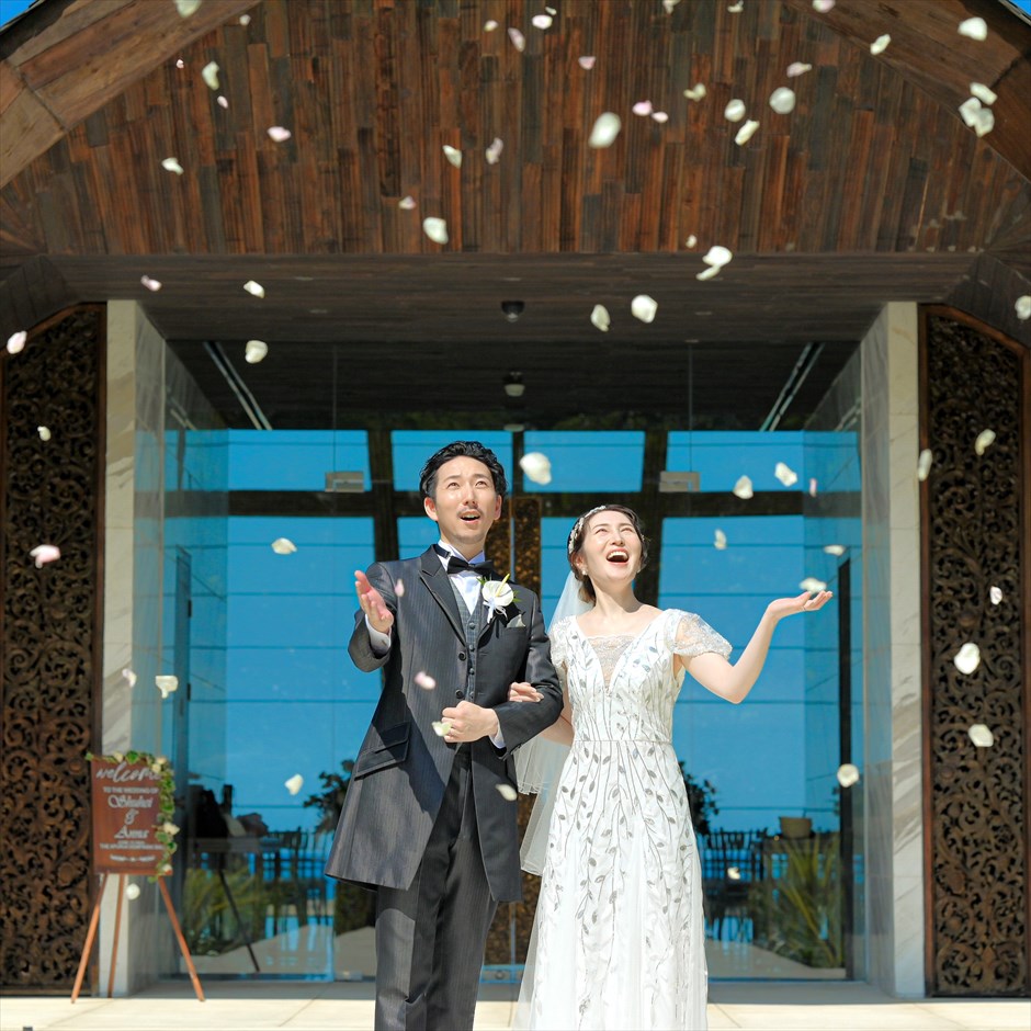 アプルヴァ・ケンピンスキ・バリ・結婚式　バリ・チャペル挙式・フラワーシャワー