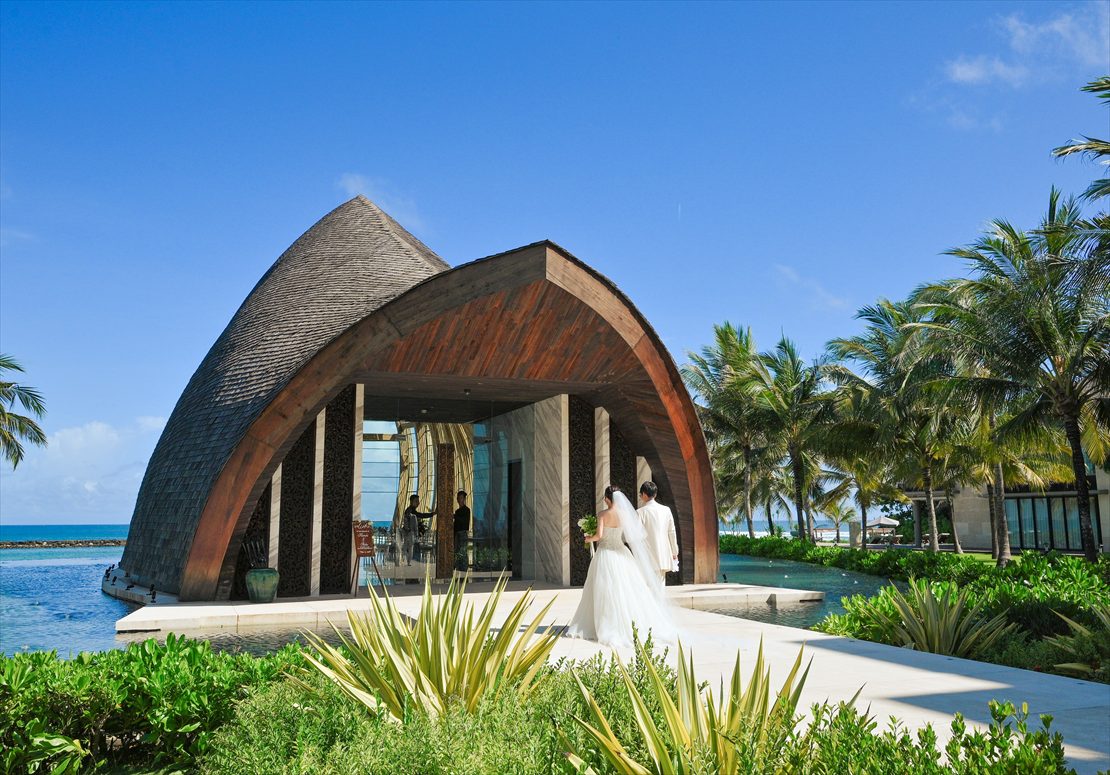 ケンピンスキ・バリ結婚式　オーシャンフロント・アプルヴァ・チャペル