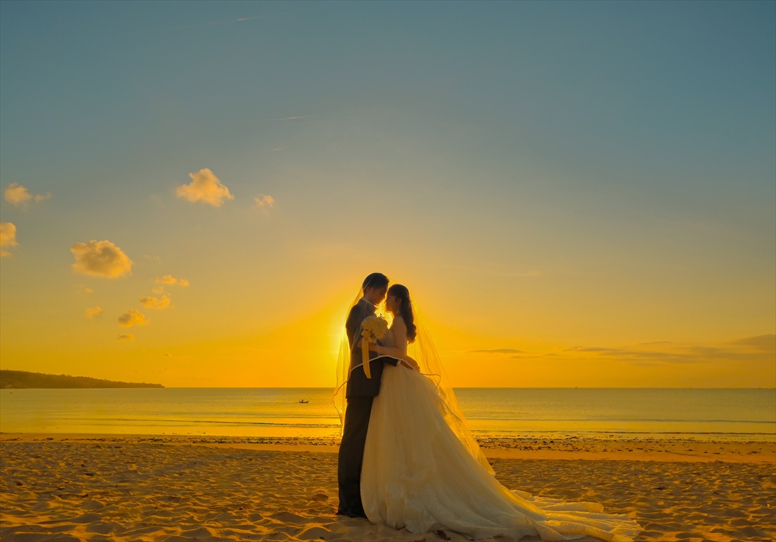 バリ島挙式　水平線に沈むサンセットを望む