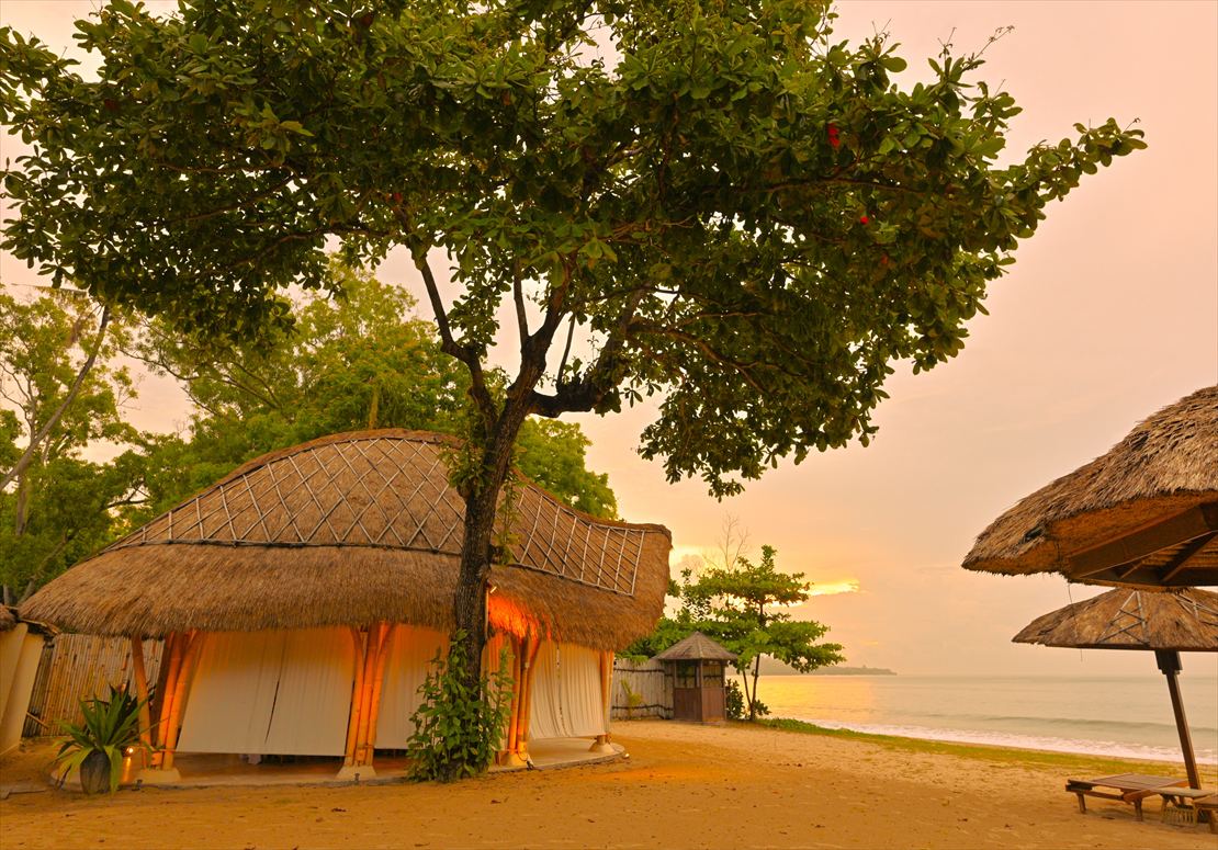 バリ島ウェディング　ライトアップされたバンブー・パビリオン