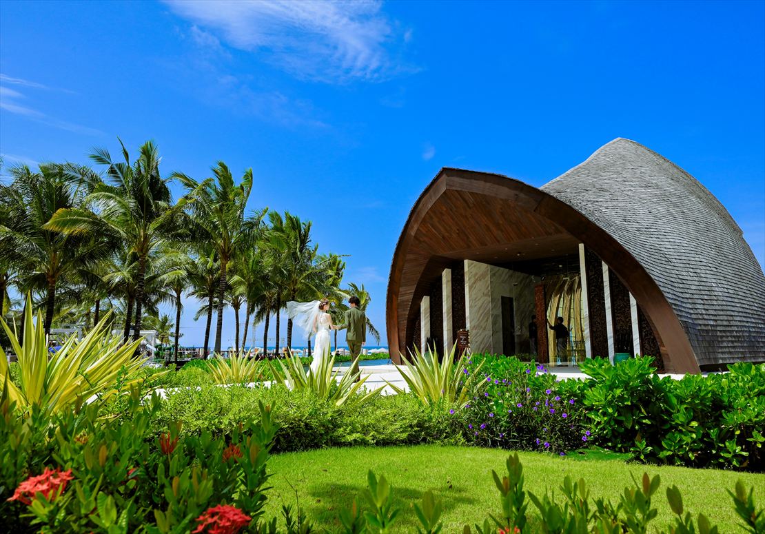 ジ・アプルヴァ・ケンピンスキ・バリ　緑深いガーデンに囲まれたチャペルロード