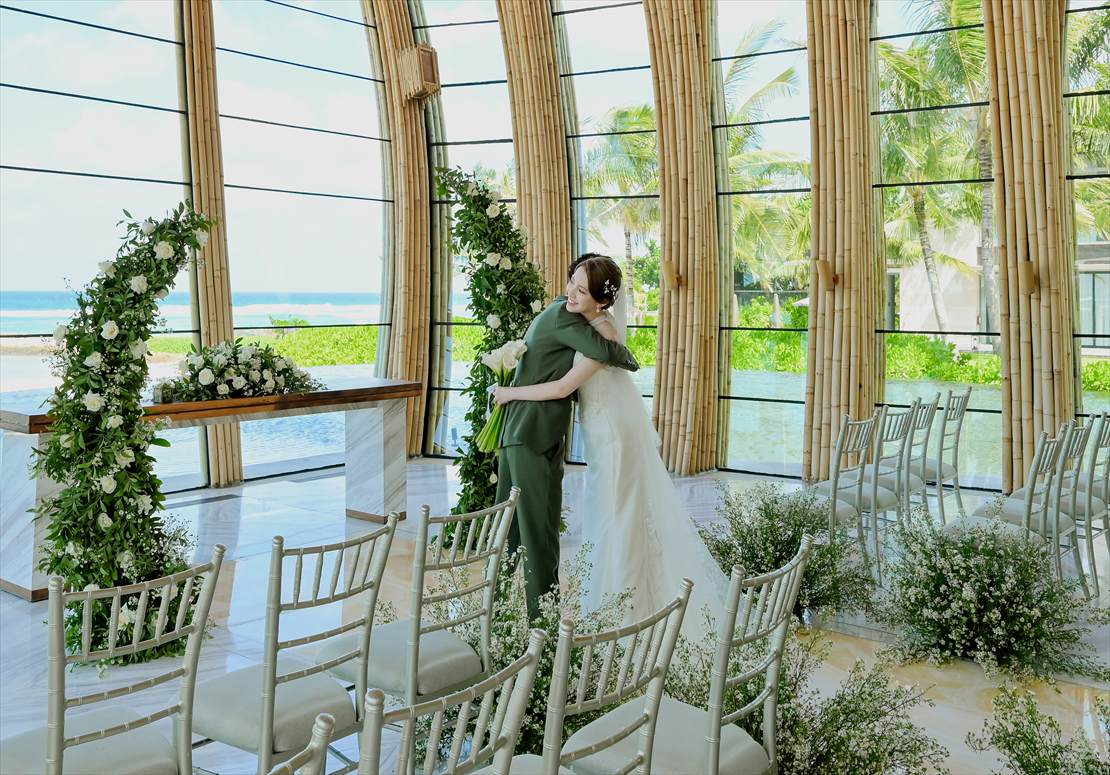 ジ・アプルヴァ・ケンピンスキ・バリ・ウェディング　挙式後チャペル内撮影