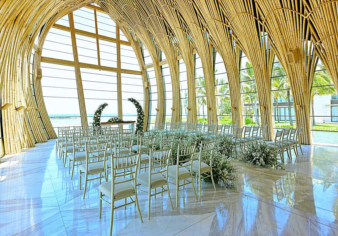 ケンピンスキ・バリ・ウェディング　オーシャンフロント・アプルヴァ・チャペル 挙式会場装飾