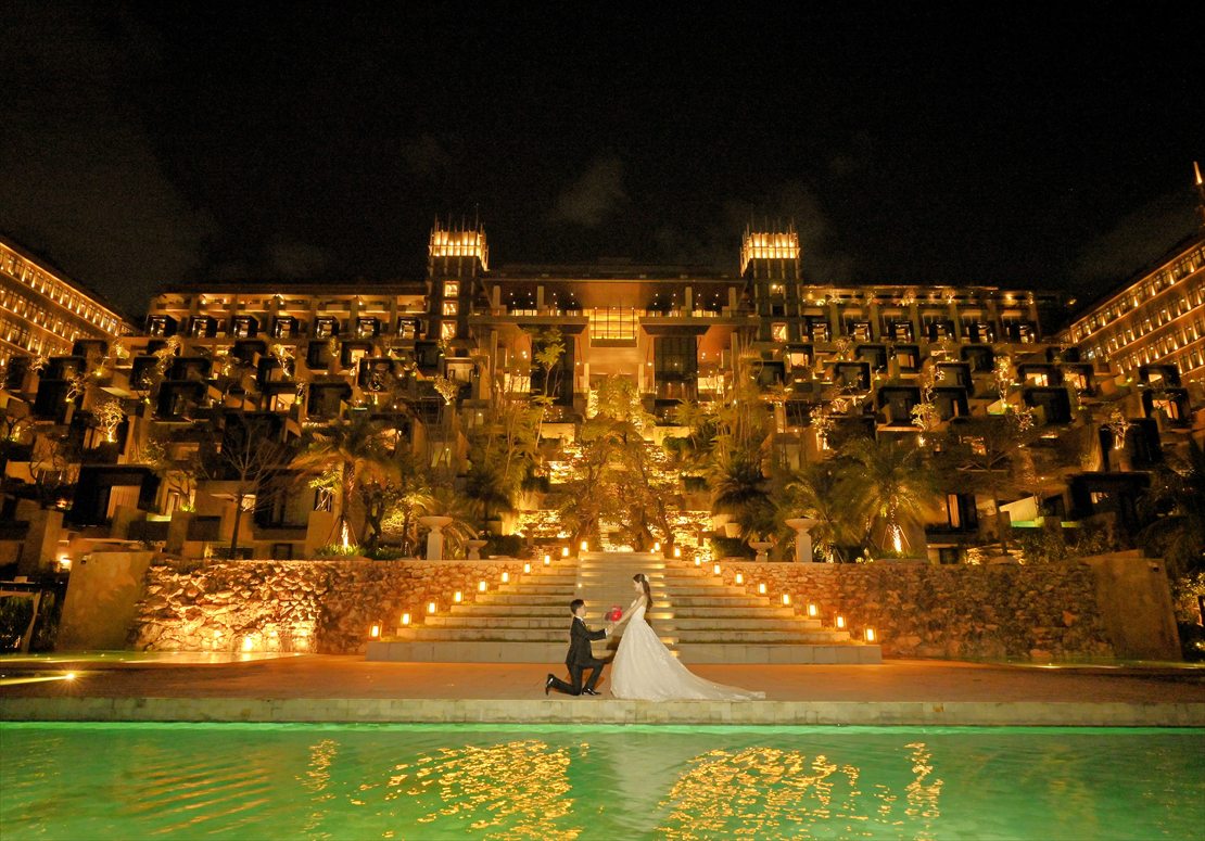 アプルヴァ・ケンピンスキ・バリ・ウェディング　ケンピンスキ全景にナイトショット