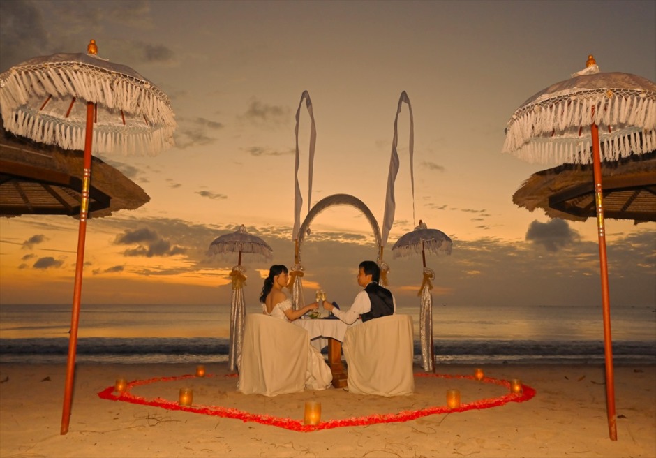 ベルモンド・ジンバラン・バリ　サンセット・ロマンティックディナー