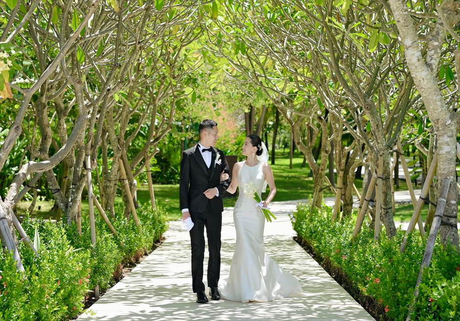 アプルヴァ・ケンピンスキ・バリ・結婚式　緑豊かなチャペル・ガーデンロード