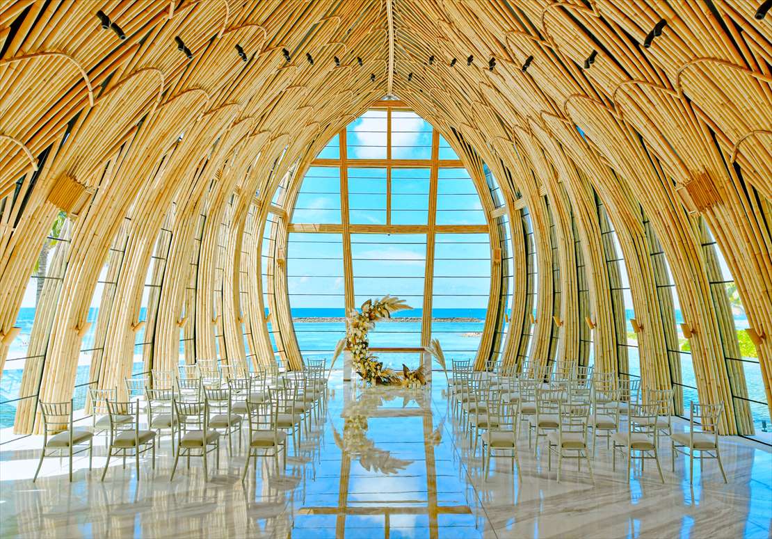 アプルヴァ・オーシャンフロント・チャペル・ウェディング　ケンピンスキ・バリ結婚式・挙式