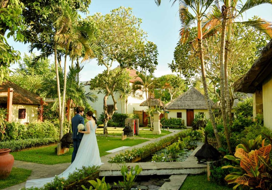 バリの雰囲気が漂うコテージガーデン